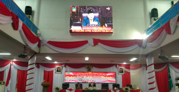 Foto : DPRD Batanghari Rapat Paripurna Sambil Mendengar Pidato Presiden RI. 